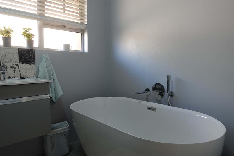 6 Bedroom Property for Sale in Outeniqua Strand Western Cape